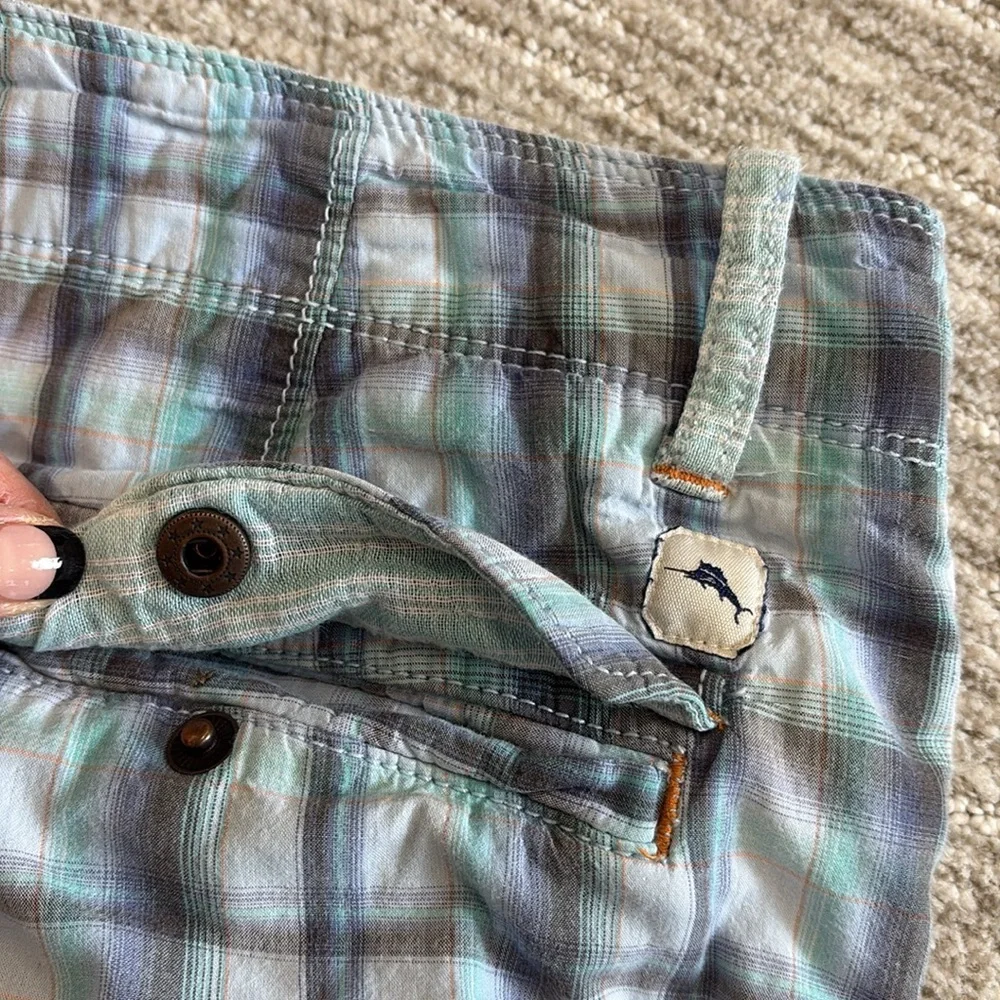 Tommy Bahama Jeans Mens Plaid Cargo Shorts Size 35 Light Blue Cotton Bermuda